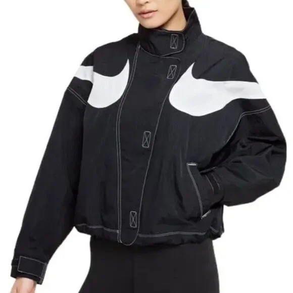 NIKE NEW Women’s Sportswear Swoosh Repel Woven Oversized Jacket NWT DR6132-010 - Picture 3 of 15